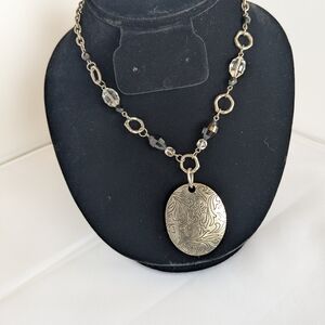 Elegant Silver Pendant Necklace